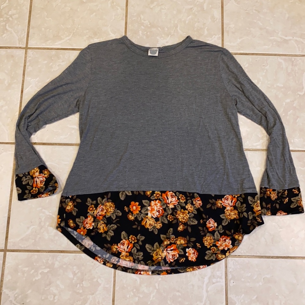 Color bear sweatshirt size XL